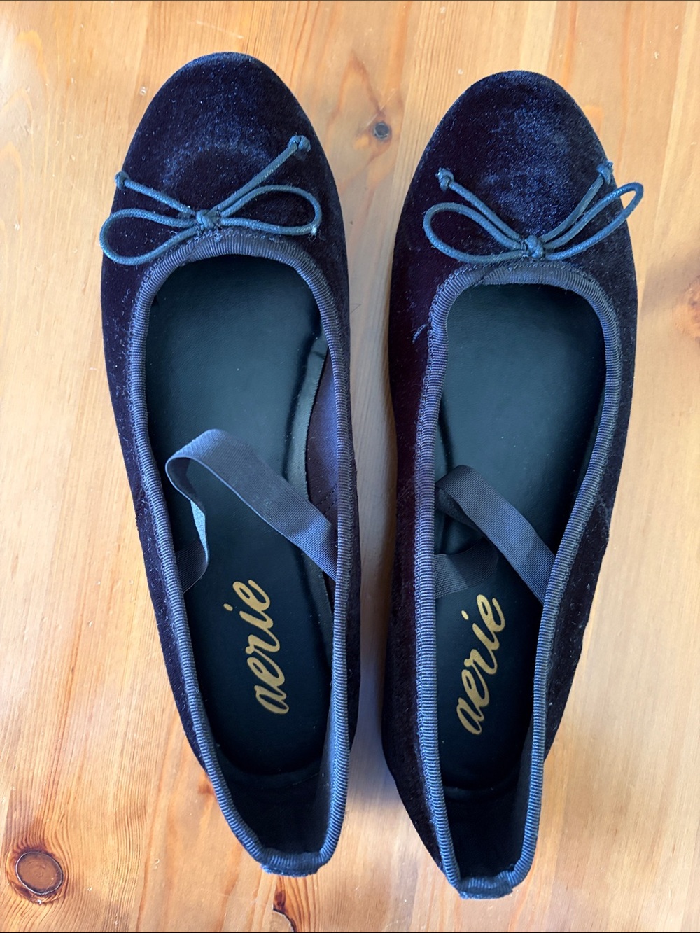 NWOT aerie Velvet Ballet Flats in black